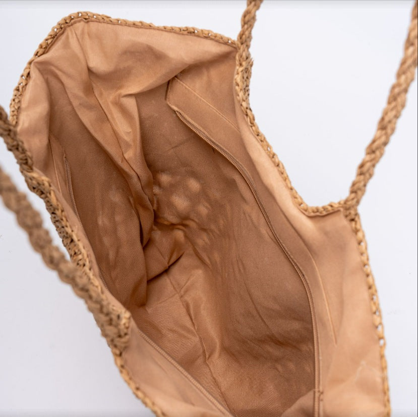 Handcrafted raffia shopping bag with unique structure Bowlift