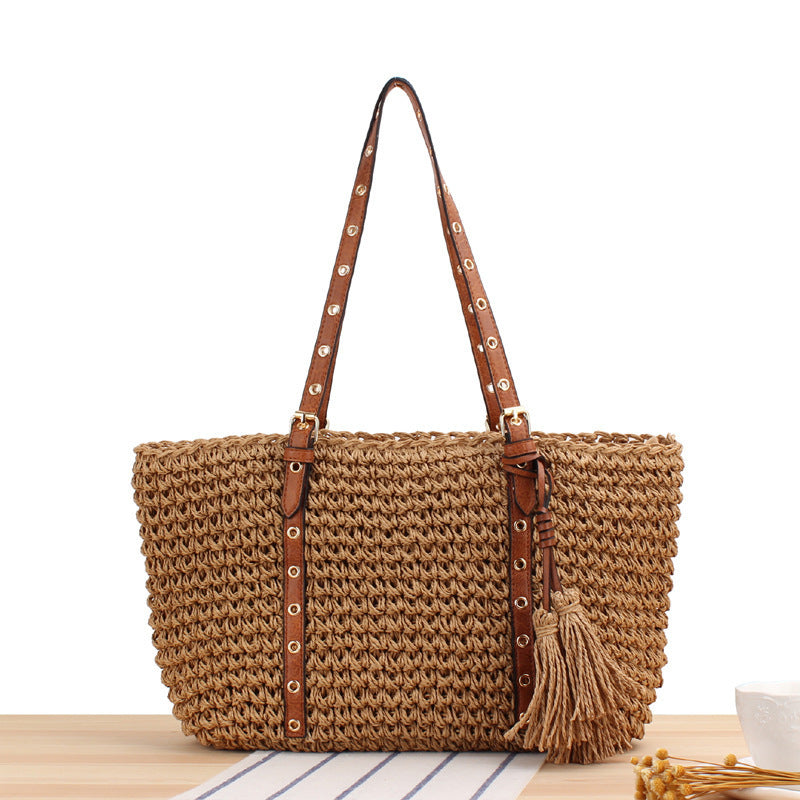 Elegant Beach Bag Made of Handcrafted Natural Material with Leather Accents Bowlift
