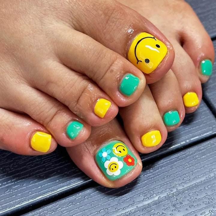 Artificial nails for elegant foot care Bowlift