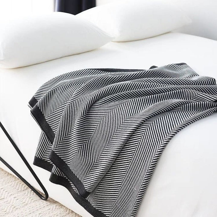Cozy Cotton Throw Blanket Bowlift