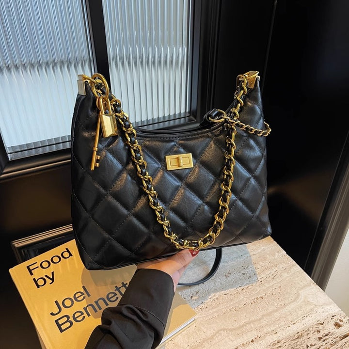 Chic Quilted Chain Bag Bowlift