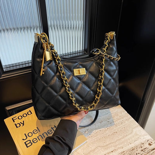 Chic Quilted Chain Bag Bowlift