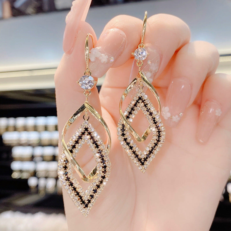 Statet Dangle Earrings Bowlift