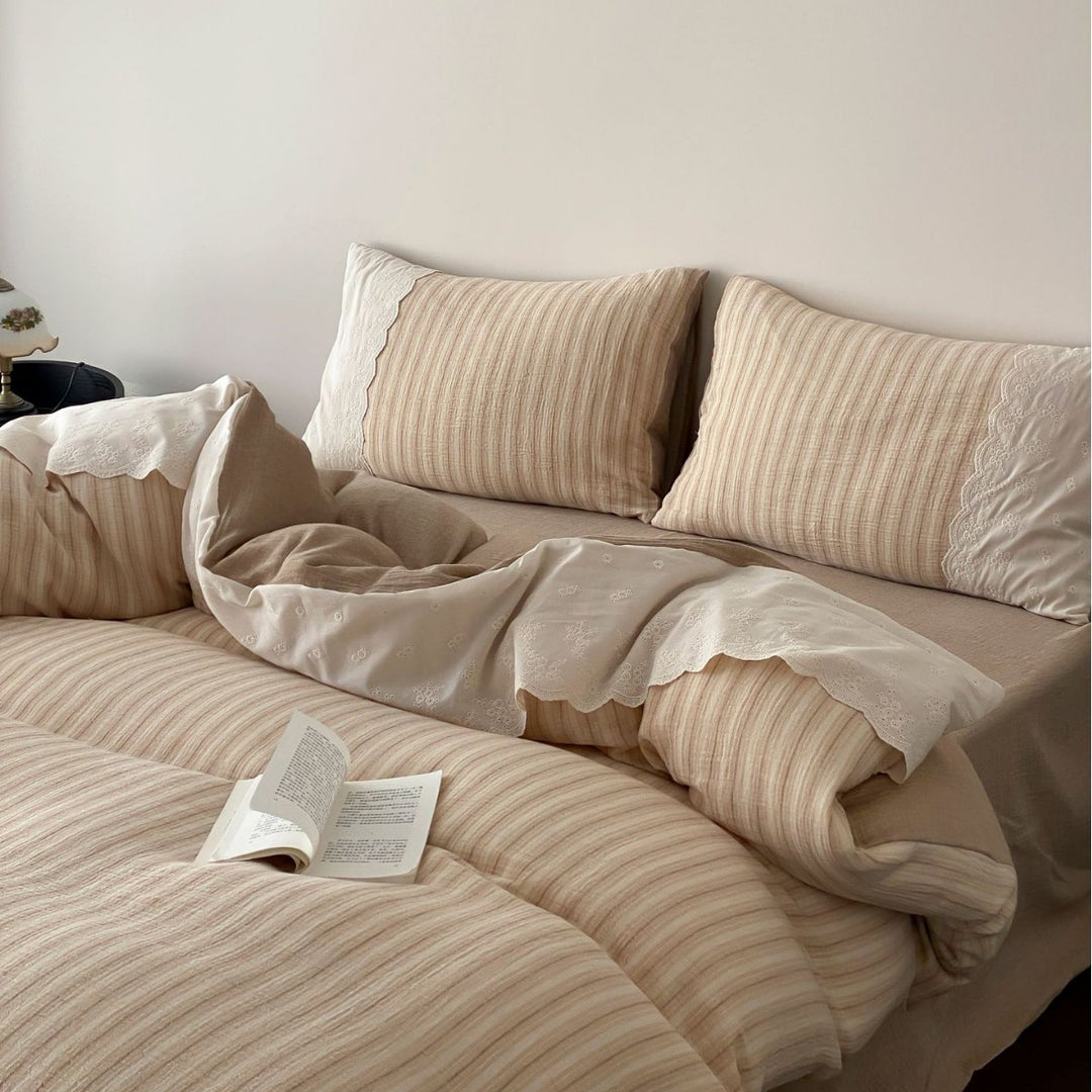 Bedding set made of fine linen-cotton blend with subtle striped texture Bowlift