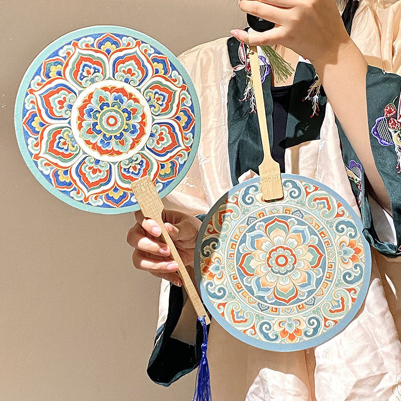 Handmade fan with artistic motif Bowlift