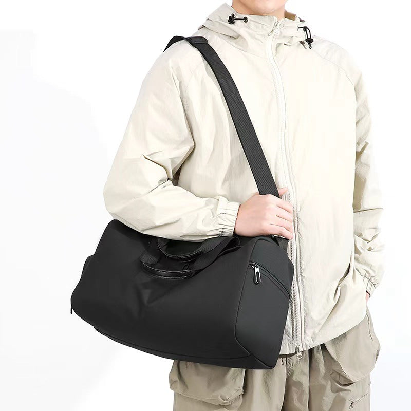 Sporty travel bag with multiple compartments Bowlift