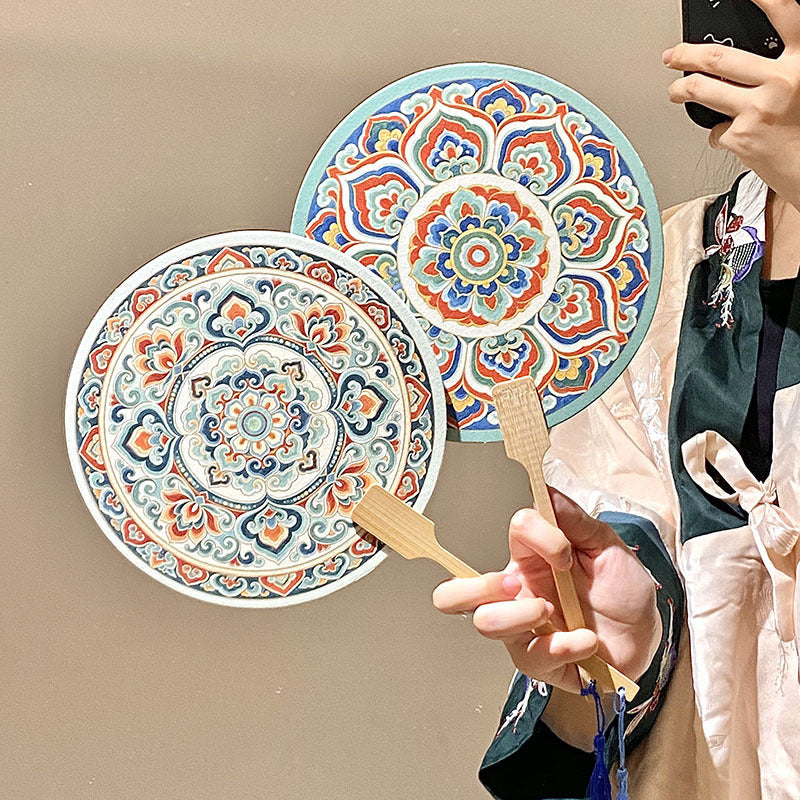 Handmade fan with artistic motif Bowlift