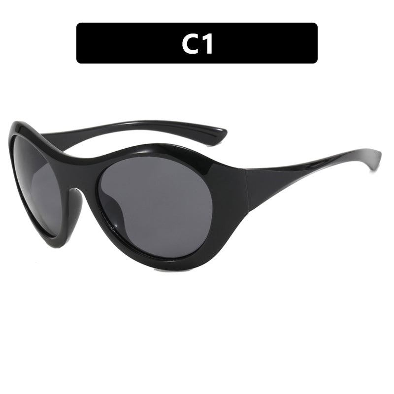 Ladies retro-inspired sunglasses with oversized frame and protective lenses Bowlift