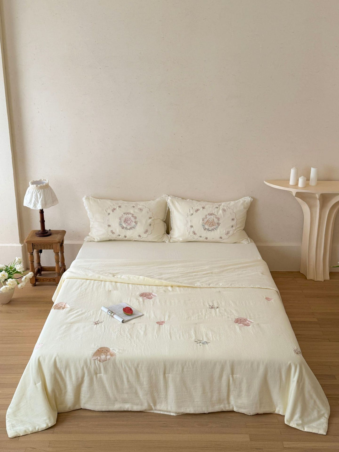 Delicate cotton bed linen set with embroidered pillowcase and fitted sheet Bowlift