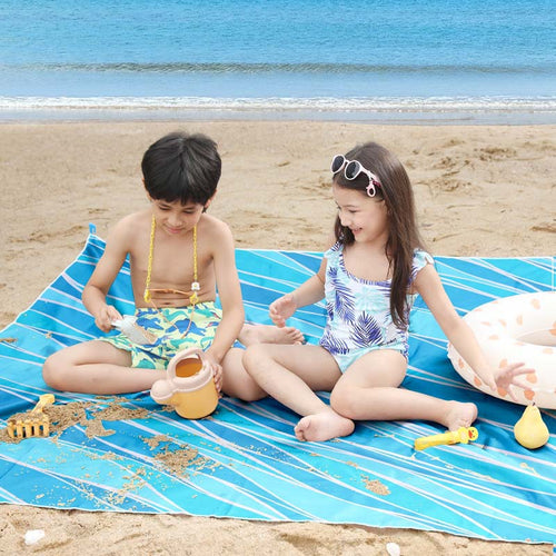 Beach blanket with sweet turtle motif Bowlift