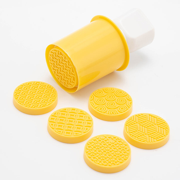 Interchangeable Round Cookie And Fondant Embossing Plunger With Multiple Patterned Silicone Discs