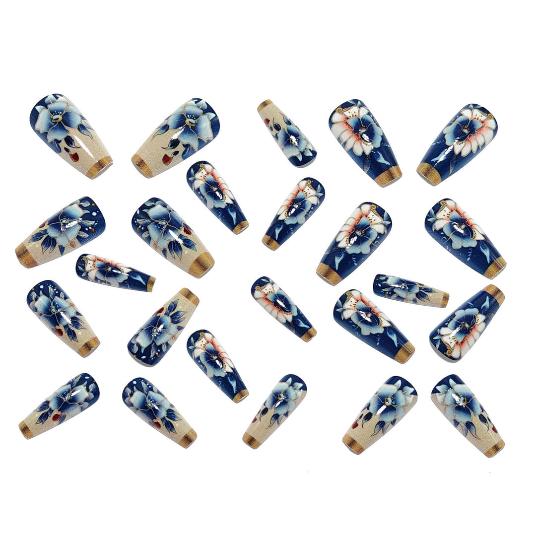 Artificial nails with floral and glamorous 3D applications Bowlift
