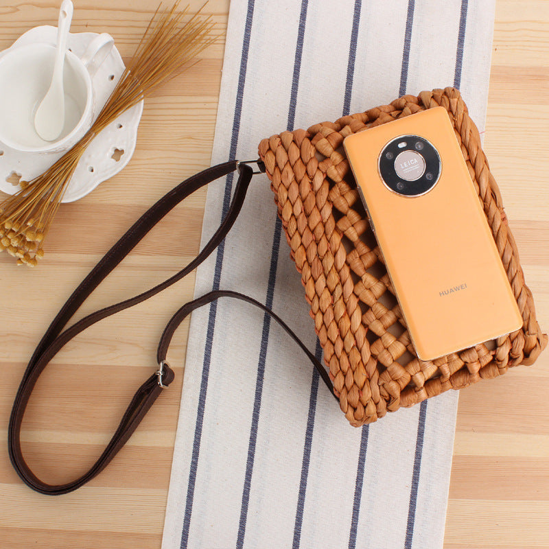 Handcrafted straw (shoulder bag) Bowlift