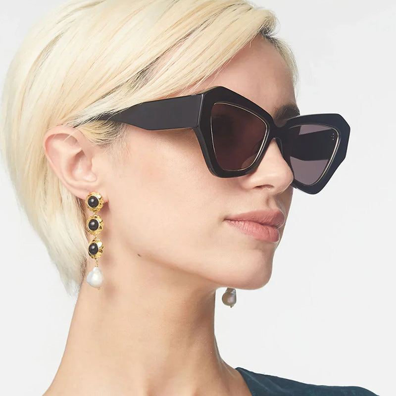 Women's trendy Cat-Eye sunglasses with elegant frame and UV protection Bowlift