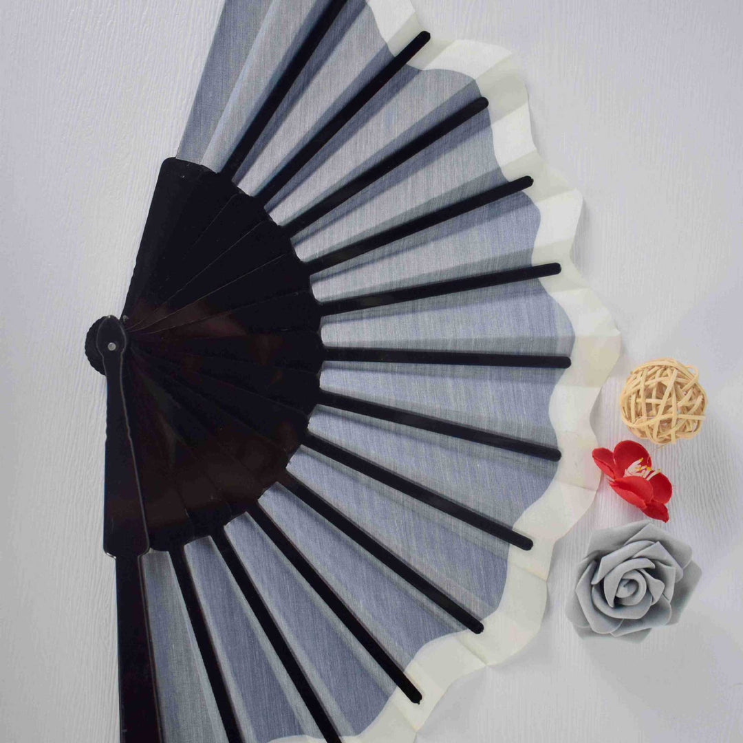 Women's stylish fan made of wood and satin Bowlift