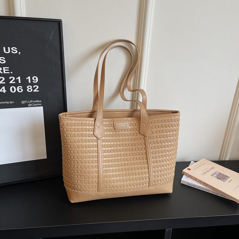 Fashionable tote bag with textured design Bowlift