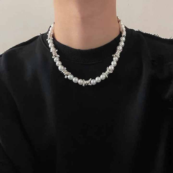 Delicate pearl necklace with filigree design Bowlift