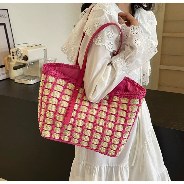 Spacious handbag with woven design Bowlift