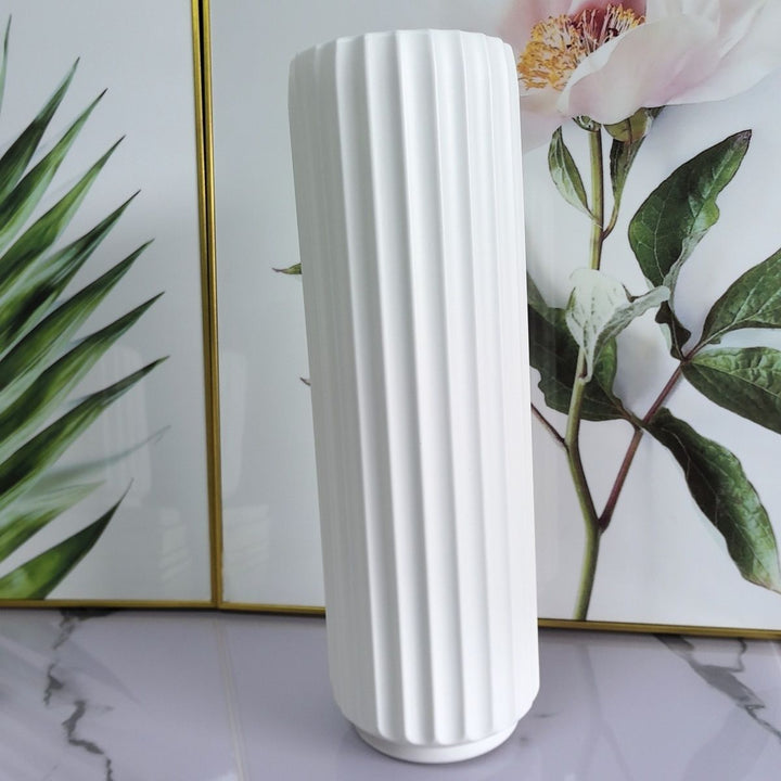 Decorative Vertical Ribbed Vase Bowlift