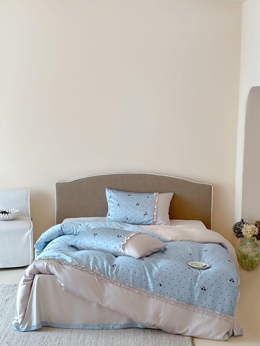 Bedding set made of cotton satin with frill edge, reversible function and fine polka dot print Bowlift