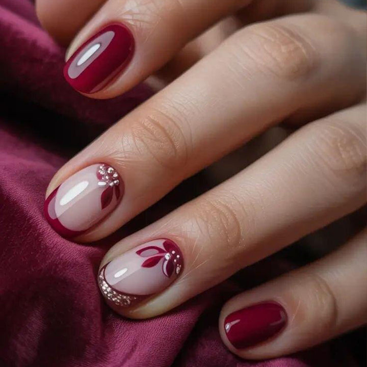 Artificial nails with floral design and elegant glitter details Bowlift