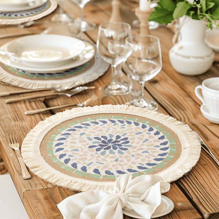 Beef woven rug made of cotton mix with fringes and leaf medallion