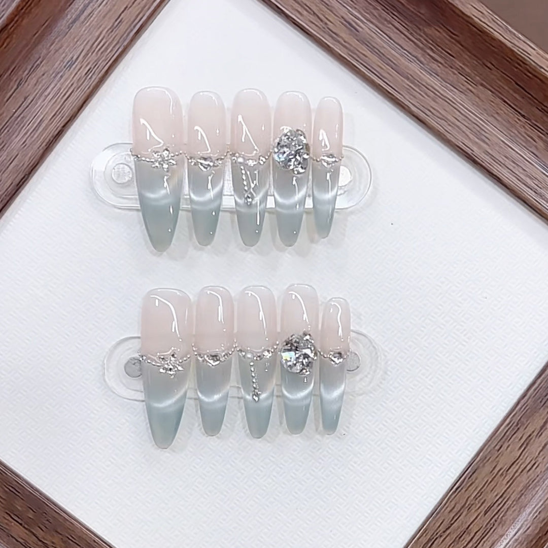 Glamorous Decorative Press-On Nails Set Bowlift