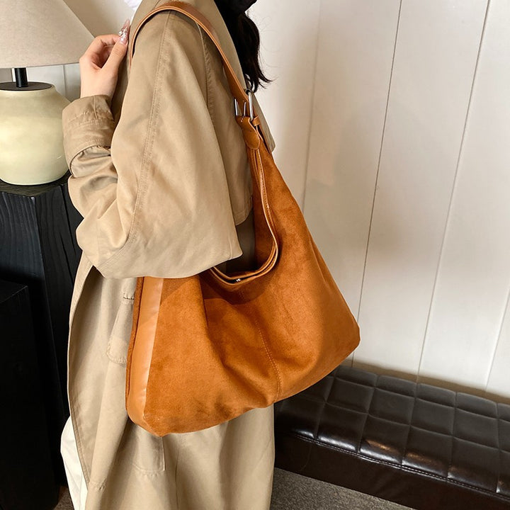 Elegant and Versatile Shoulder Bag Bowlift