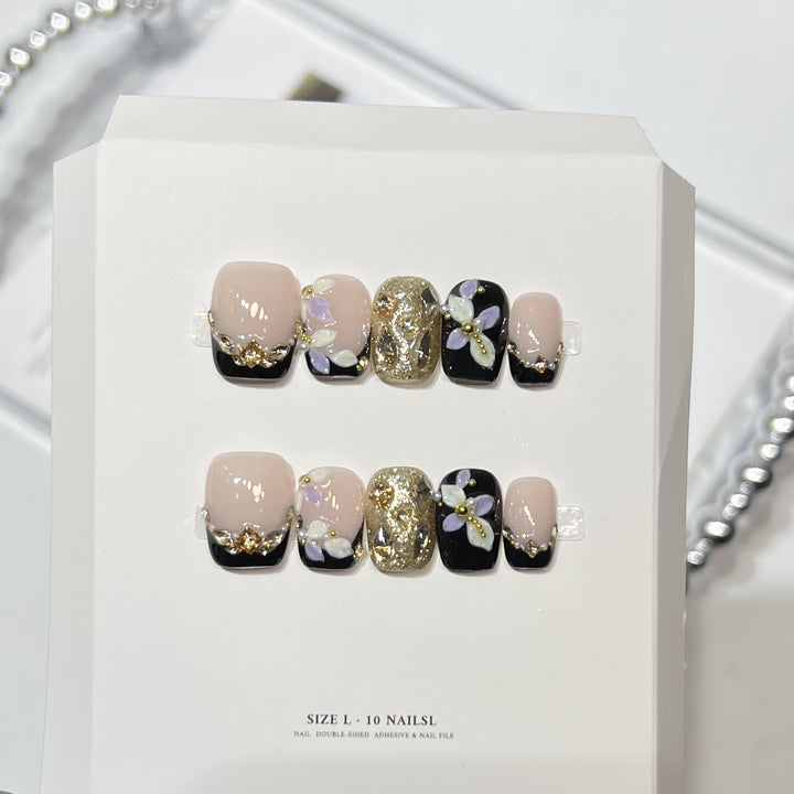 Themed Press-On Nail Art Set with Hello Kitty Designs Bowlift