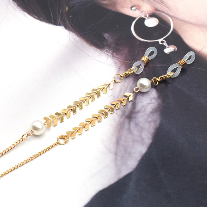 Elegant Pearl-Accented Chain Eyewear Holder Bowlift