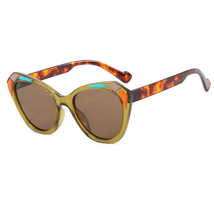 Ladies Cat Eye Sunglasses with Fashionable Details Bowlift