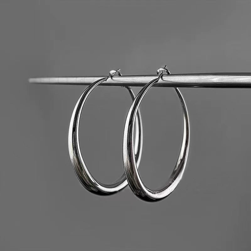 Elegant and Timeless Earrings Bowlift
