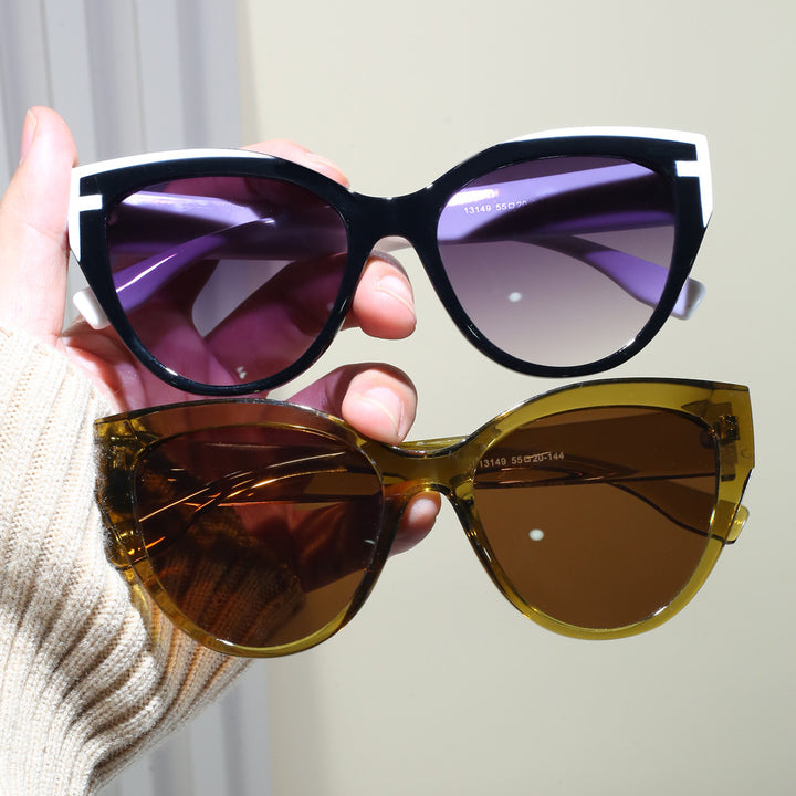 Ladies Cat-Eye Sunglasses with Extravagant Frame and UV Protection Bowlift