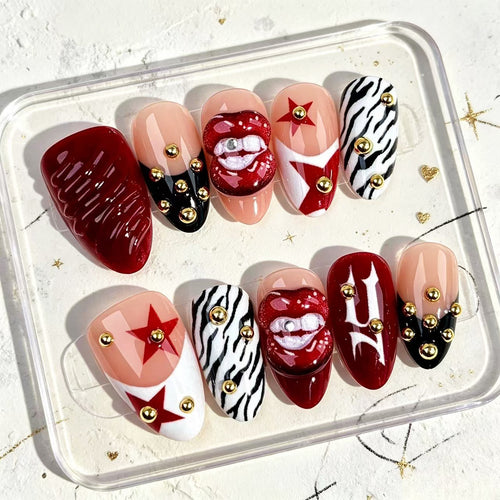 Glamorous Press-On Nail Art Set with Stylish Patterns