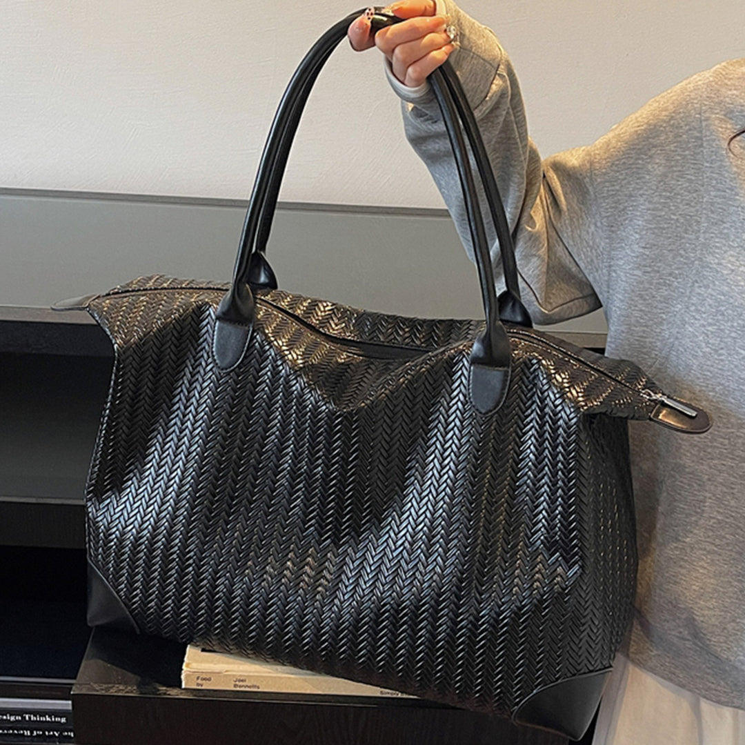 Luxurious Travel Bag In Modern Zigzag Pattern Bowlift