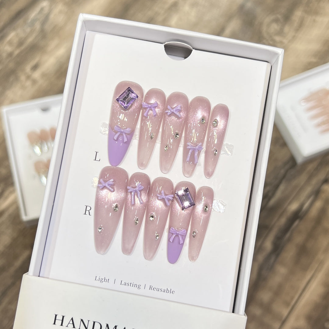 Elegant Handcrafted Press-On Nail Art Set Bowlift