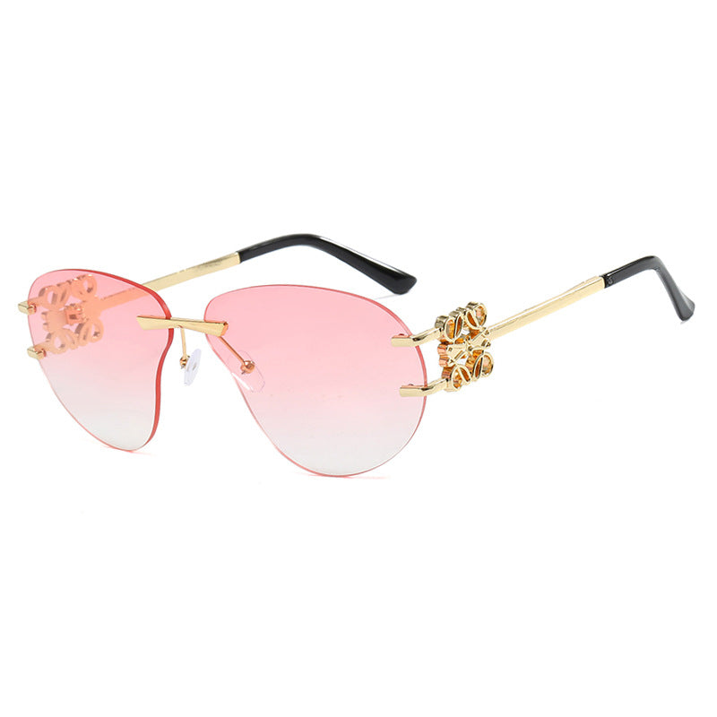 Women's fashionable sunglasses in elegant aviator style with gemstone details Bowlift