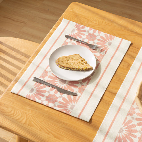 Woven placemat made of cotton blend with geometric diamond trim and fine texture Bowlift