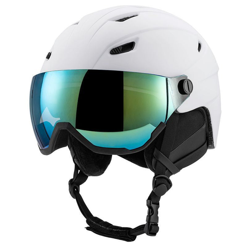 High-Performance Skiing Helmet with Integrated Visor Bowlift