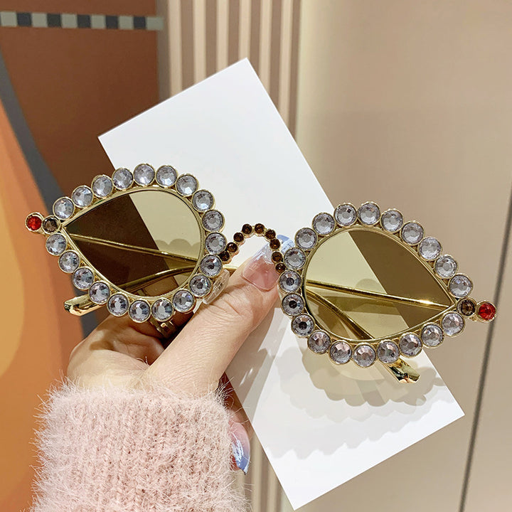 Ladies Glamorous Sunglasses with Sparkling Rhinestone Decoration Bowlift