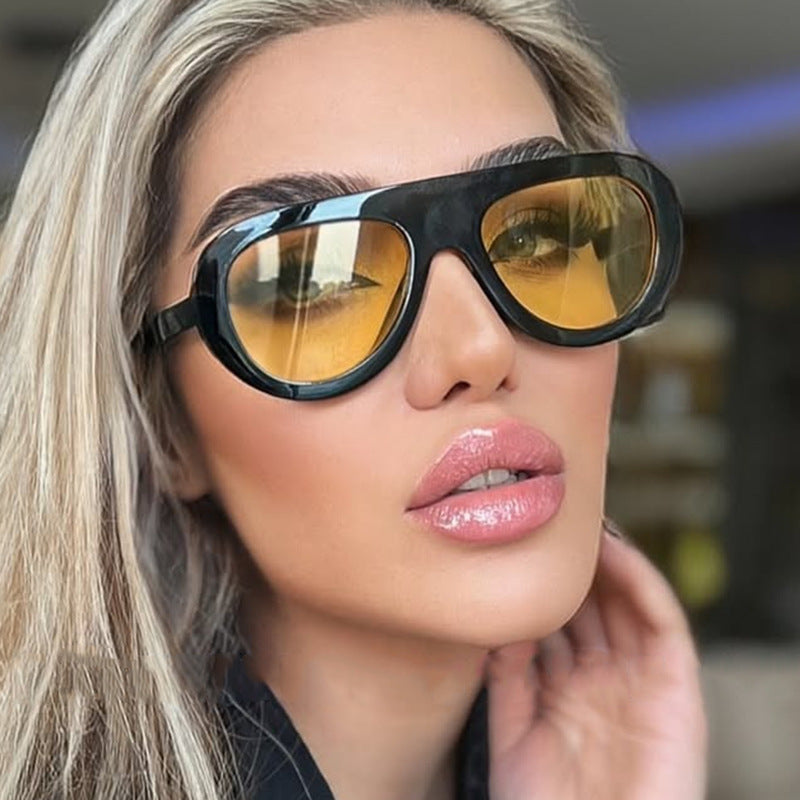 Women's fashionable oversized sunglasses with protective UV filter Bowlift