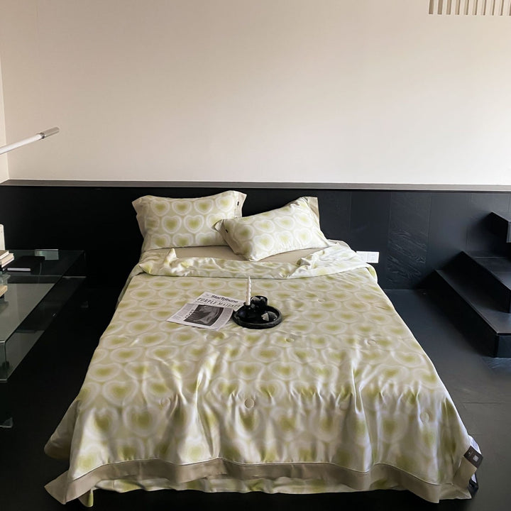 Bedding set made of cotton satin with subtle heart jacquard and silky glossy finish Bowlift
