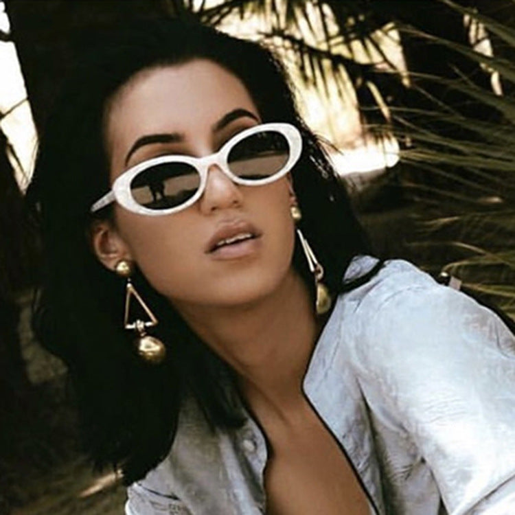 Ladies Cat-Eye Sunglasses with Transparent Frame and Gradient Lenses Bowlift