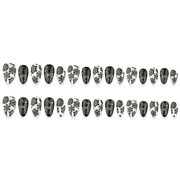 Artificial nails in a unique winter design with snow and reindeer motifs Bowlift