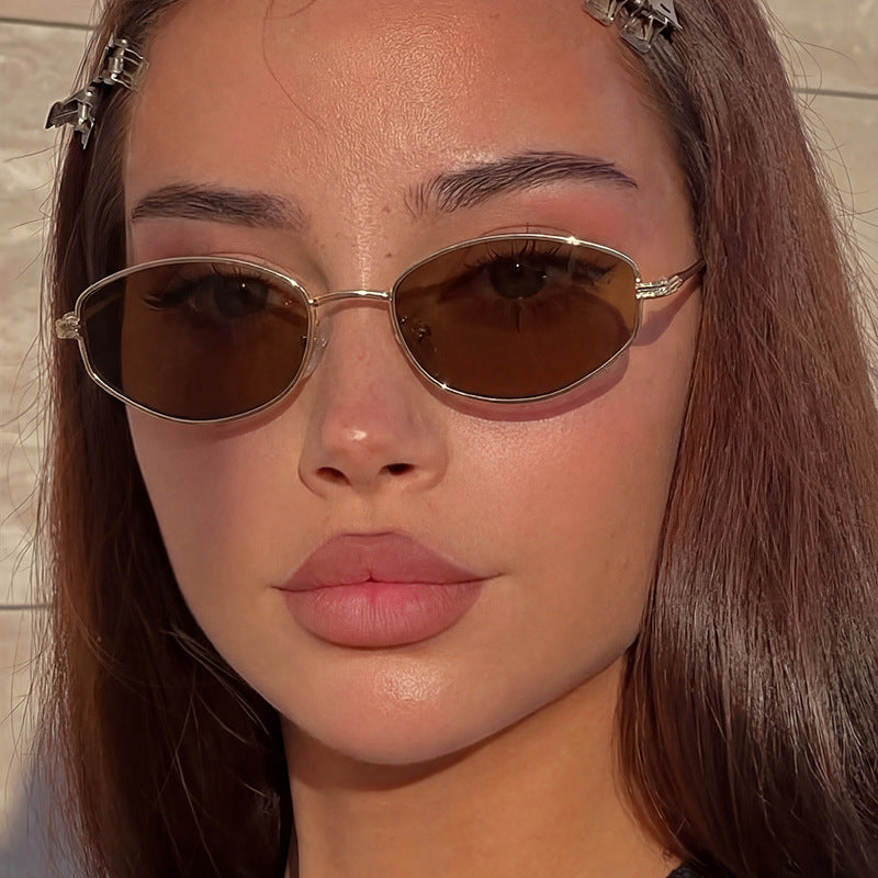 Ladies' fashionable sunglasses in minimalist oval design Bowlift