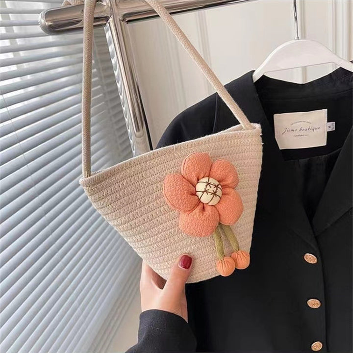 Handcrafted shoulder bag with flower applique Bowlift