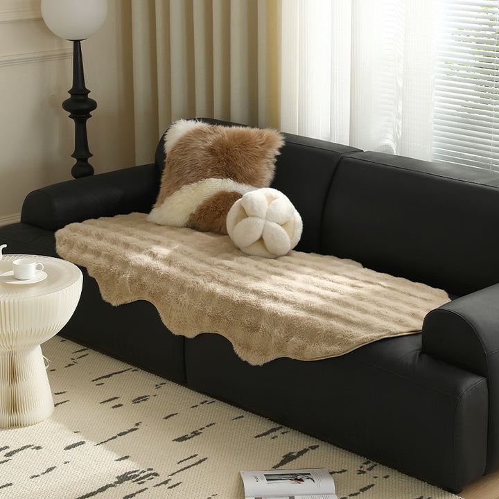 Soft microfiber bathroom runner with wavy edge and non-slip underside Bowlift