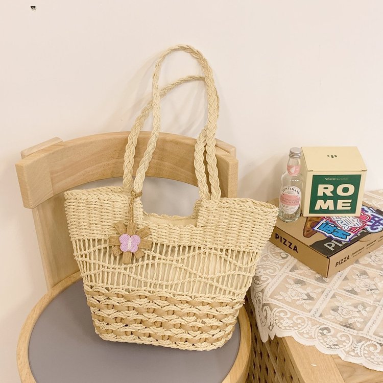 Handcrafted wicker basket Bowlift