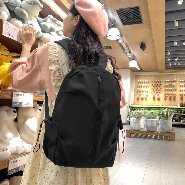 Leisure backpack with innovative storage Bowlift