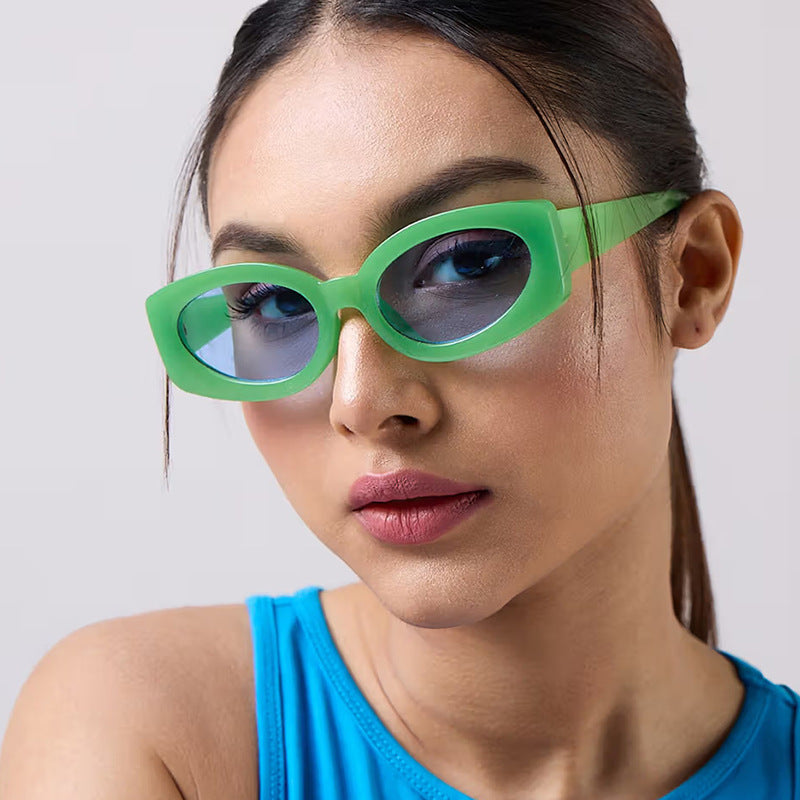 Ladies trendy sunglasses with unique, curved frame Bowlift